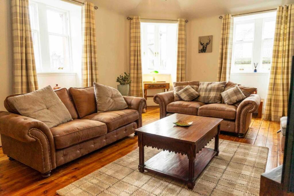 Spacious City Centre Apartment Full Of Character อินเวอร์เนส ภายนอก รูปภาพ