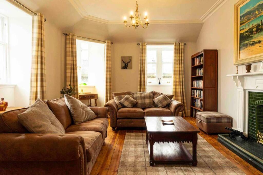 Spacious City Centre Apartment Full Of Character อินเวอร์เนส ภายนอก รูปภาพ